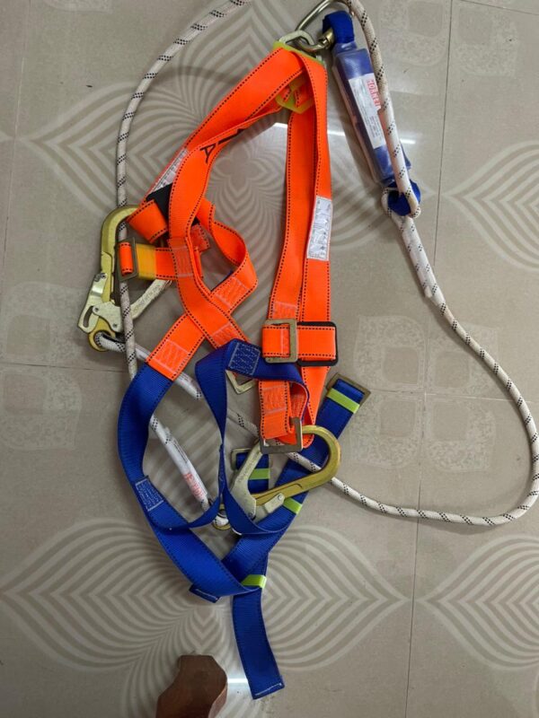 Full Body Safety Harness with Double Lanyard