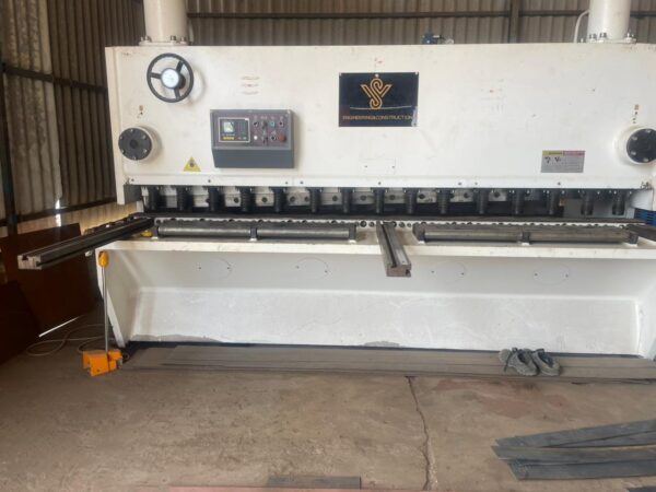 Hydraulic Shearing Machine (13 mm × 3200 mm)