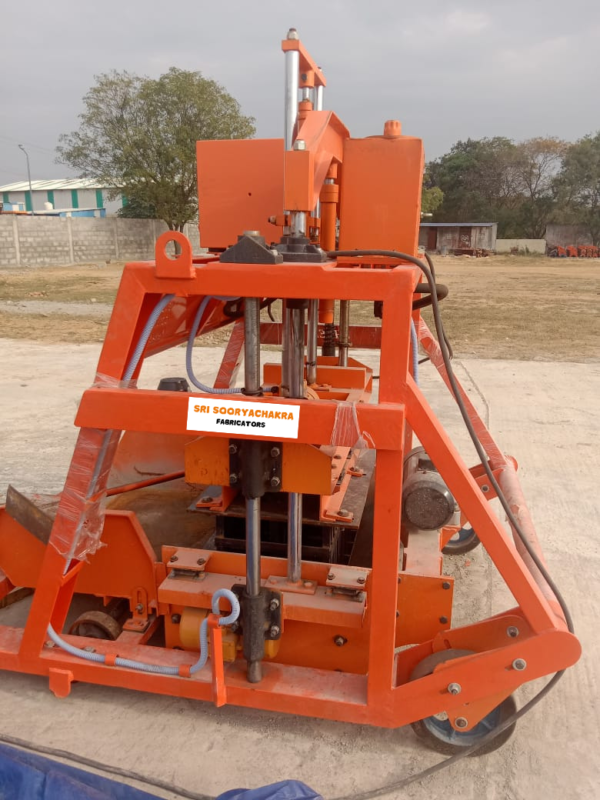Hydraulic Solid Block Making Machine